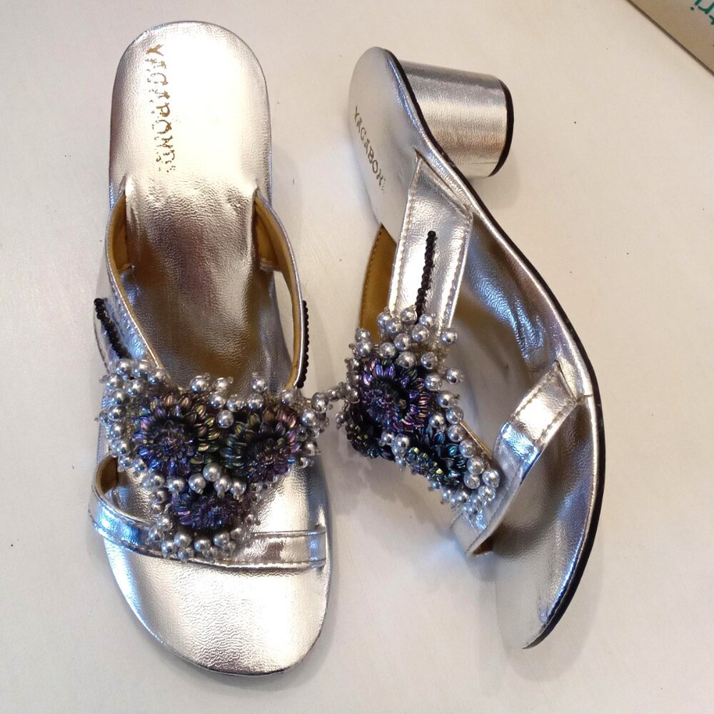 Vagabond Silver Irridescent Floral Beaded Sandals size 7 Mod VTG 60s Round Heels